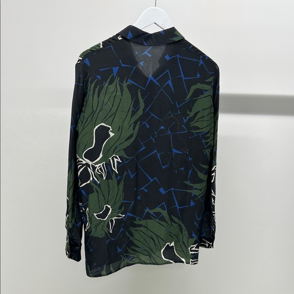 100% Silk Green and Black Patterned Button Down Shirt - Picture 4 of 5